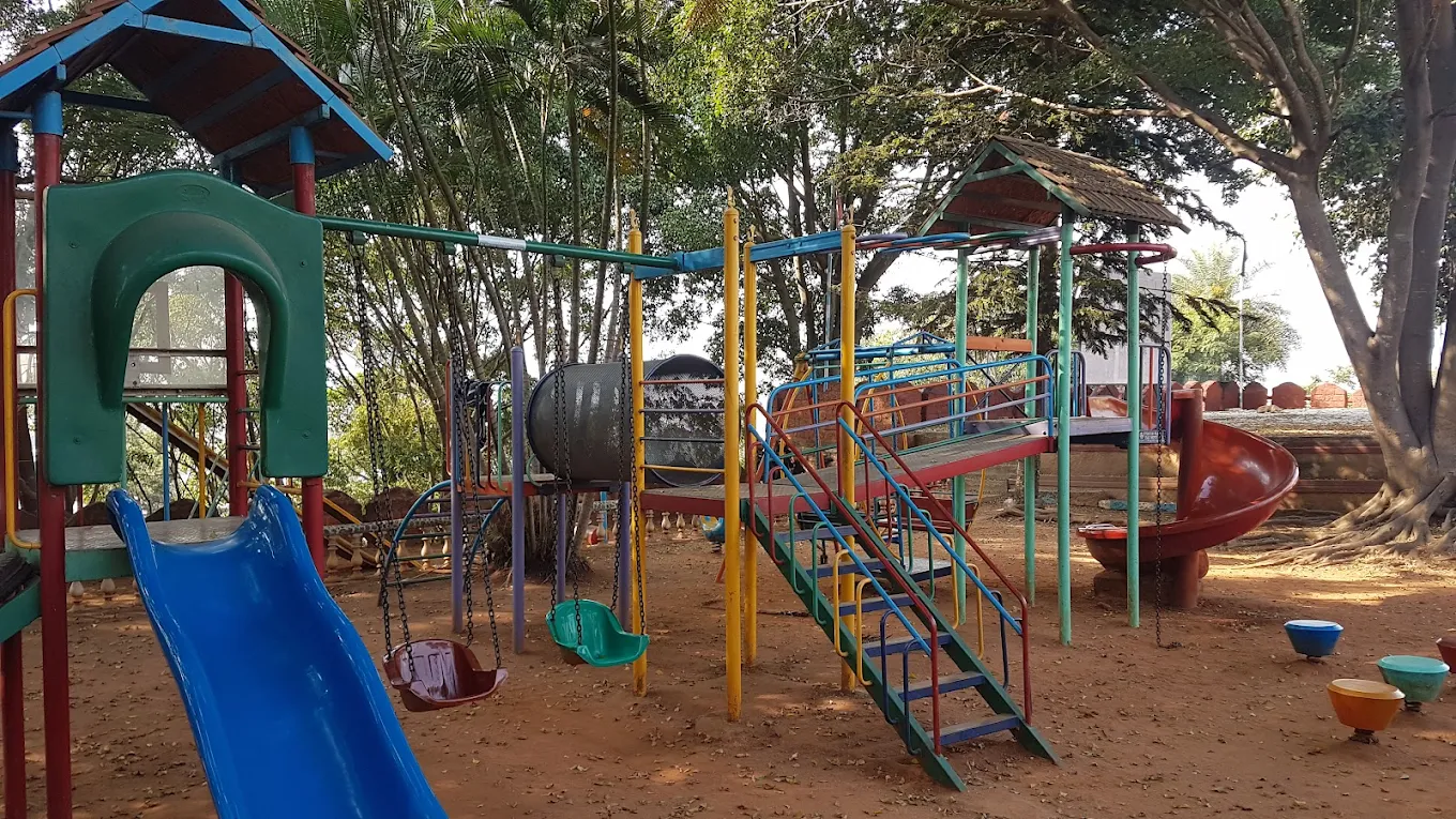 greenstone-retreat-open-lawn-gazebo